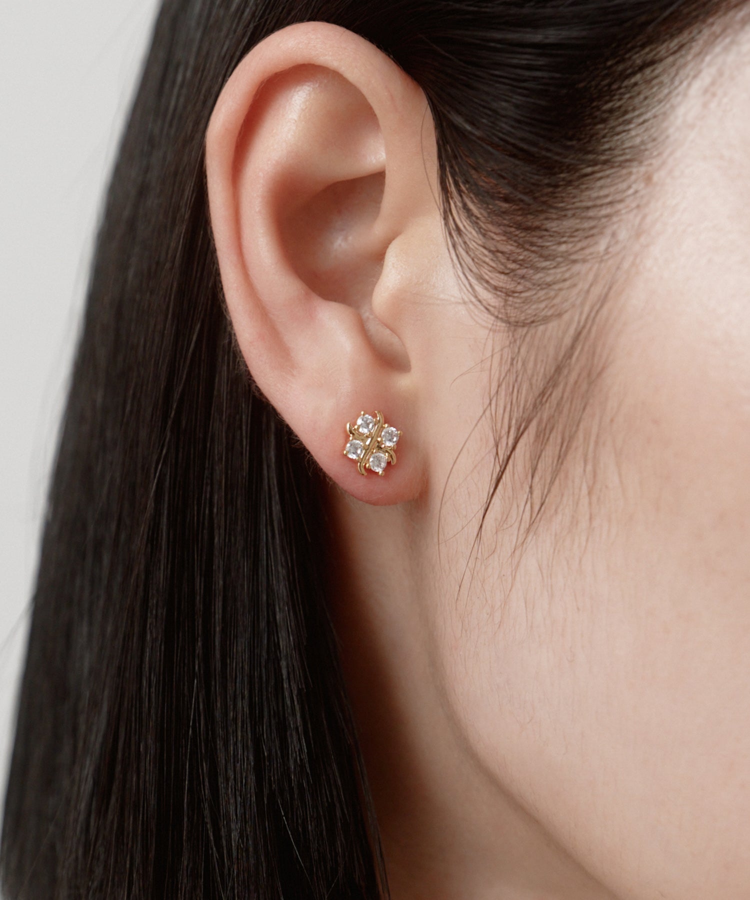 Cross CZ Pierce | 大人のための毎日使えるピアス通販ショップ