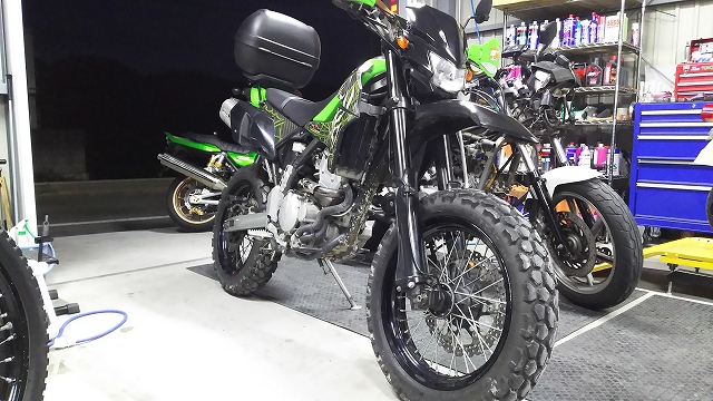 DトラッカーXにオフロードタイヤ～ | バイクショップサカイブログ