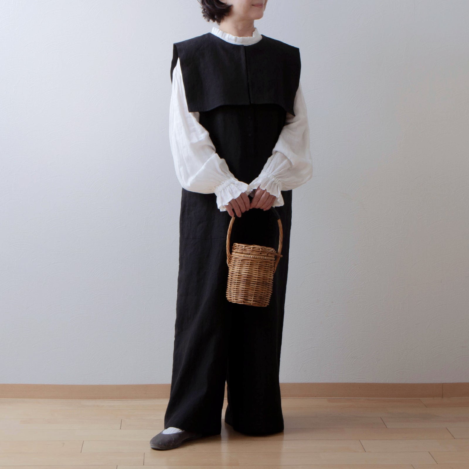 スクエア衿付きリネンオールインワン/ブラック – liplne