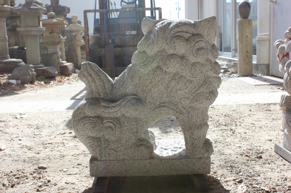 狛犬 子付玉付（中国製）の製品案内愛知県岡崎市の石灯篭・水鉢蹲など