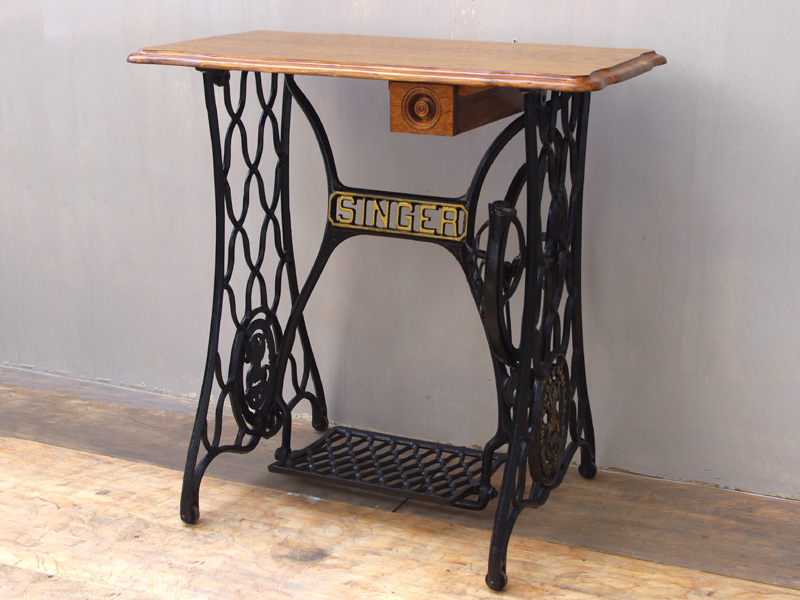No.999 オーダーメイド 足踏みミシンの鉄脚テーブル：アンティーク