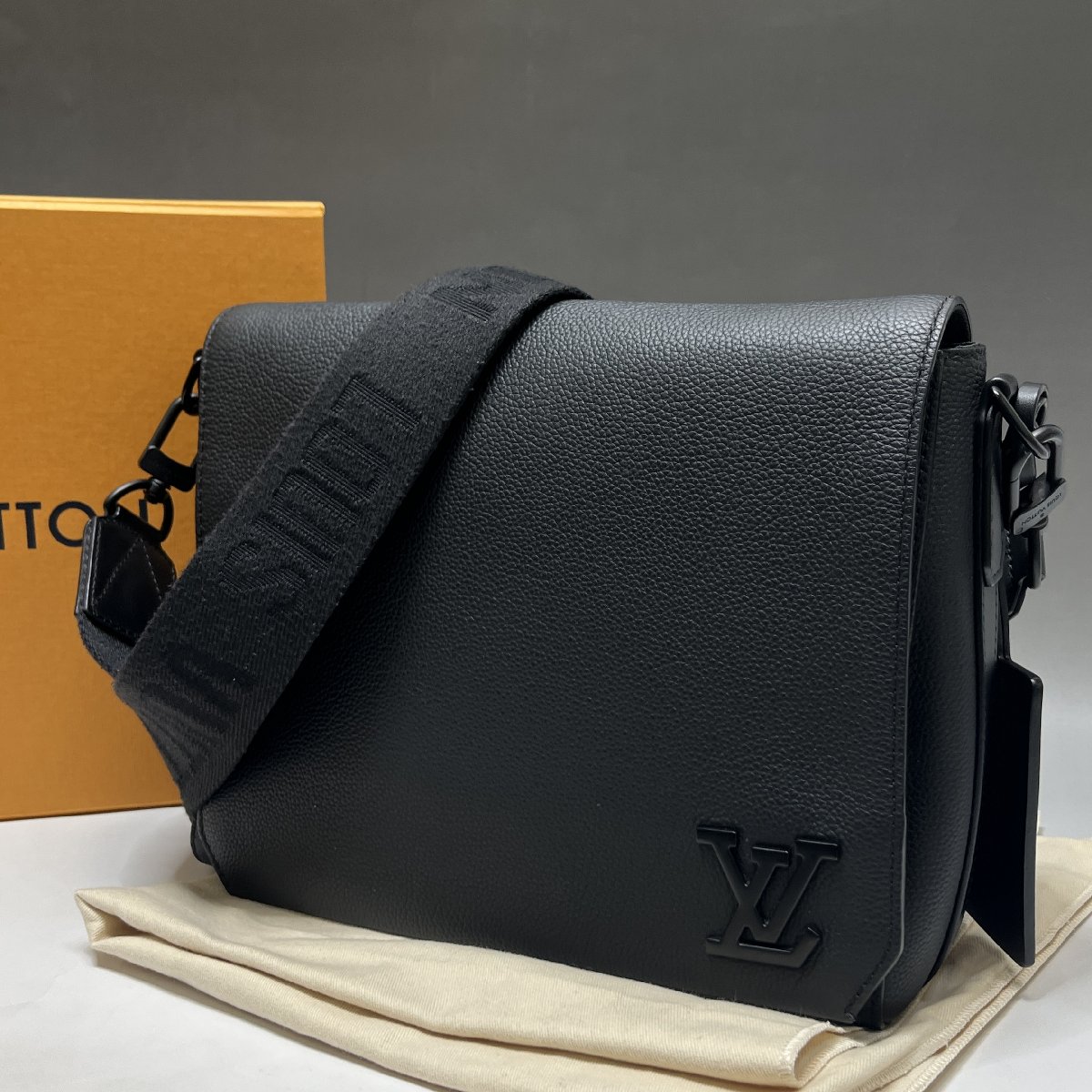 ルイヴィトン LVアエログラム テイクオフ メッセンジャーバッグ M57080