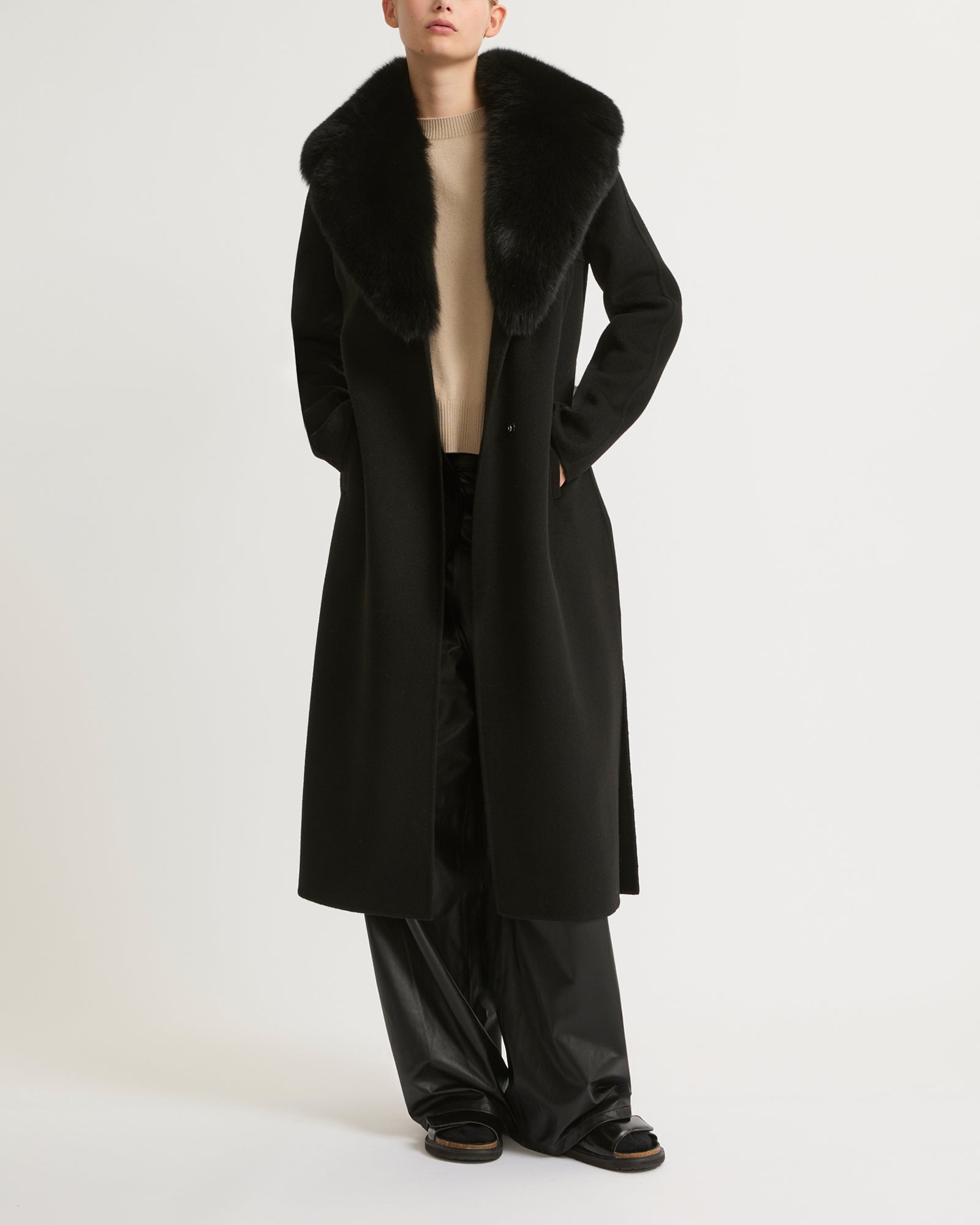 Belted coat in cashmere wool with fox fur collar and lapel - black