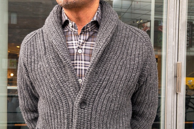 ローゲージニットを着るならサイジングがバッチリのZANONEのショール