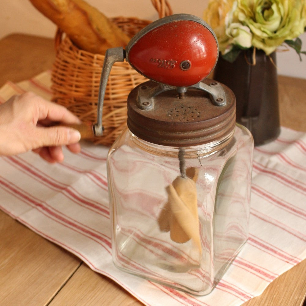 イギリスのキッチン風景が浮かびます♪ヴィンテージのバターメーカー