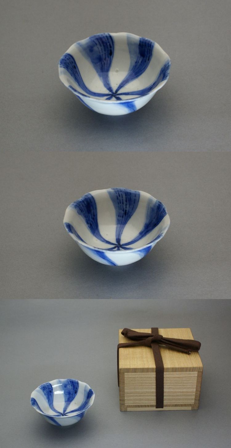 青いストライプ模様の陶器盃　古染付捻盃　明時代末期　景徳鎮　骨董品　古美術 古染付網手盃 – 谷松屋戸田 Online