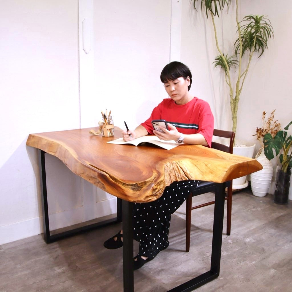 座卓から作ったケヤキ一枚板のデスク 無垢材 リメイク家具 再生家具