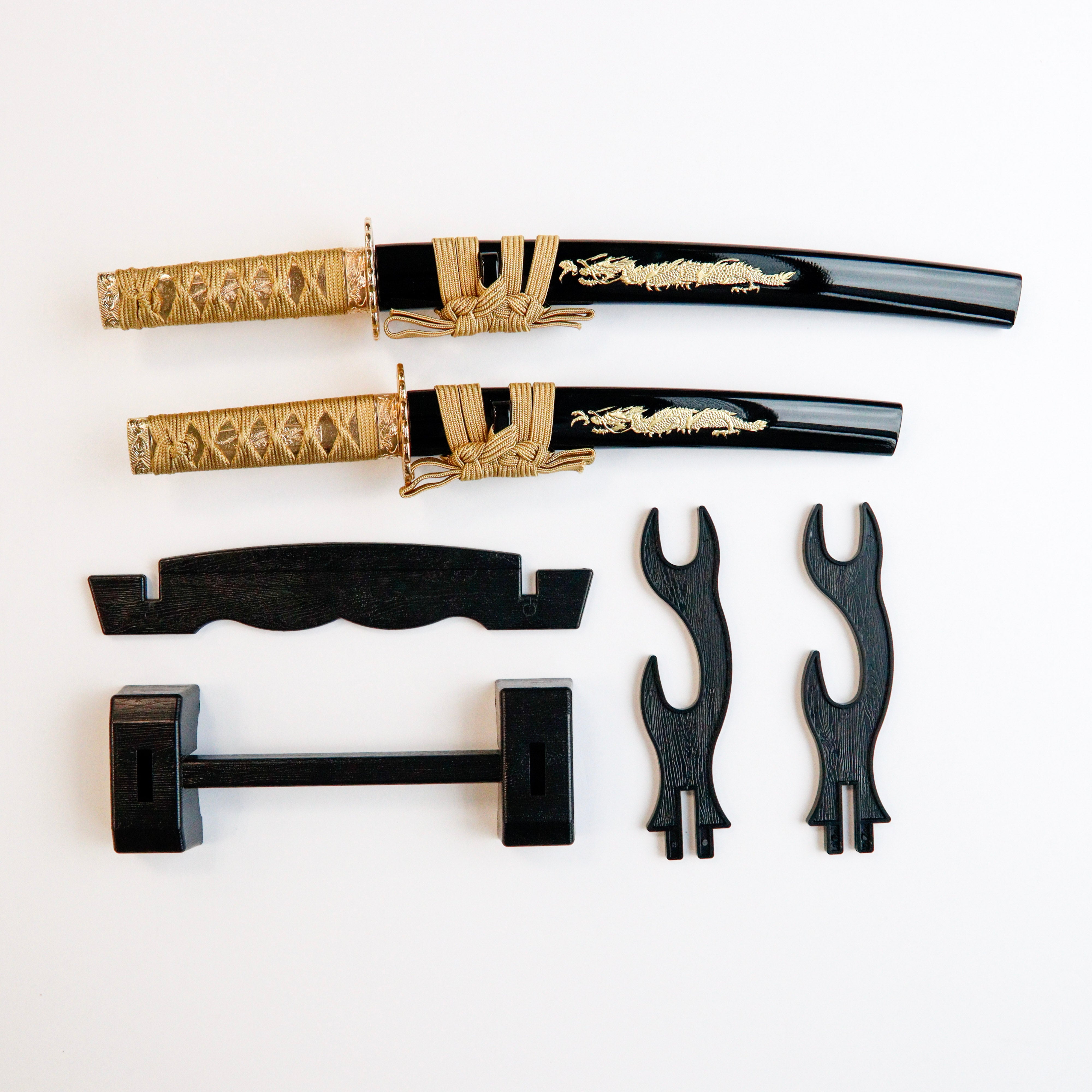 美術刀剣 ミニミニ竜 刀掛台付 – 47 TREASURE