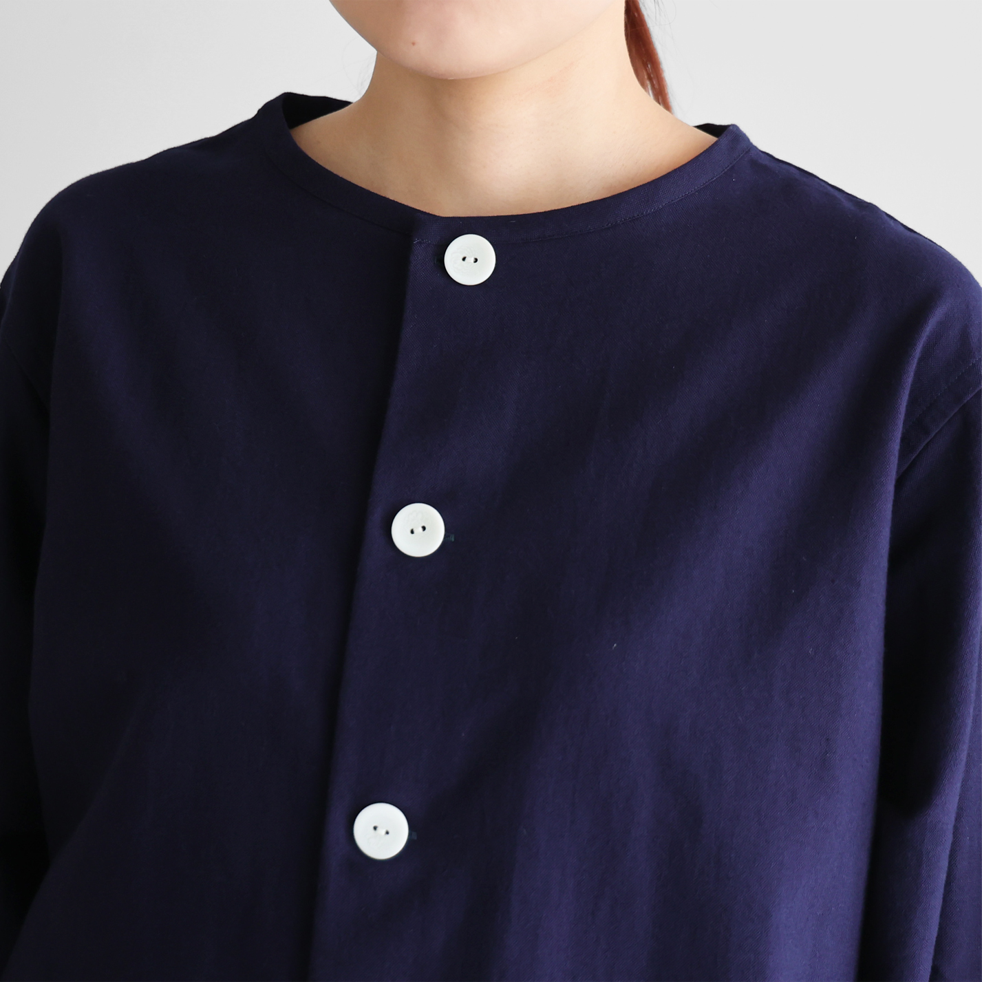 スヴィンオックスフォードノーカラーシャツジャケット 010をリリース