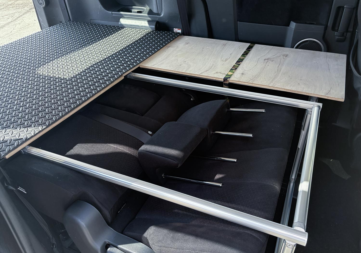 デリカD5荷室棚用DIYキット – 37CAMP