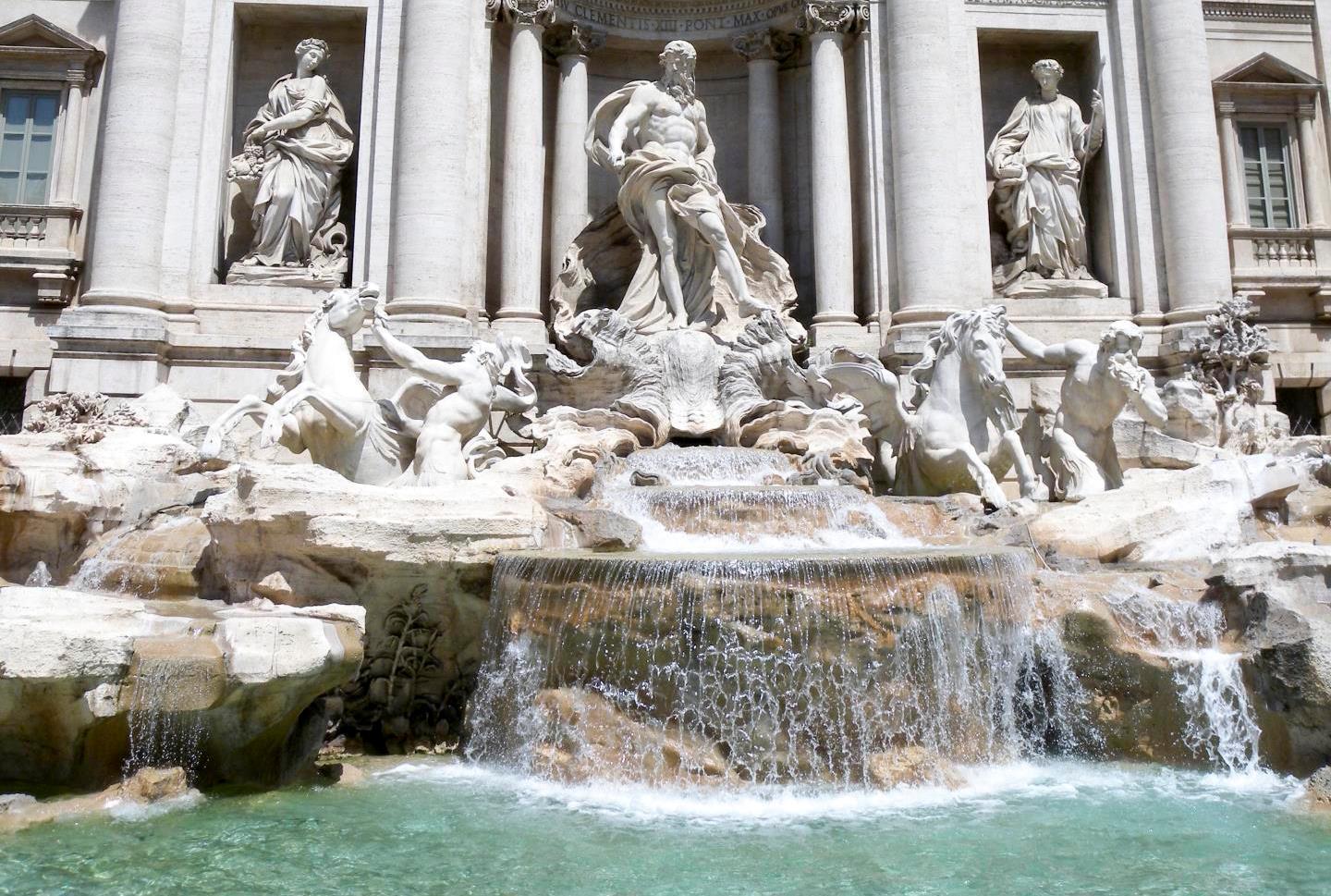 コインを投げれば願いが叶う？ローマ定番の観光スポット「トレヴィの泉