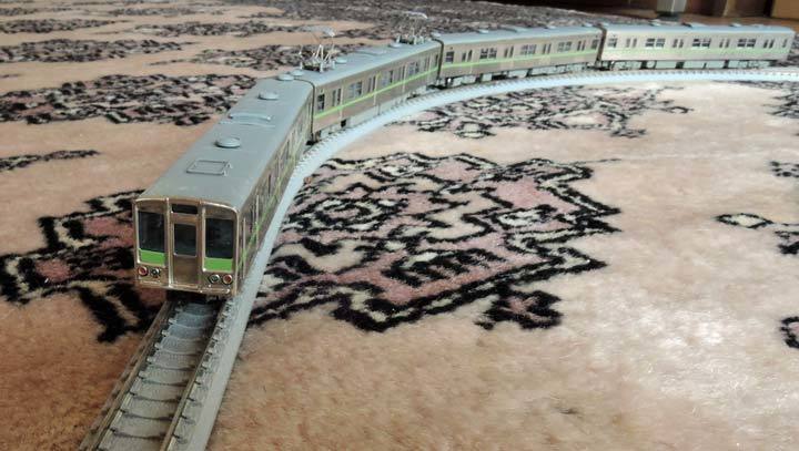 エンドウの「都営地下鉄10－000形」が入線する: 光山市交通局の