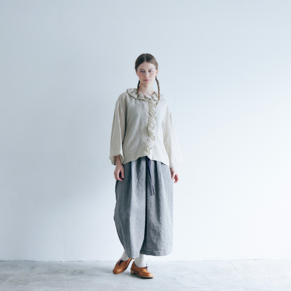 MAGALI（マガリ）BL262NA コルトレイクリネン・フリルブラウス