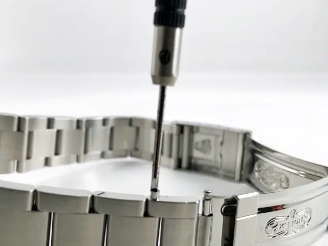 ロレックス入門編】ロレックスのブレスレットのサイズ調整方法を解説し