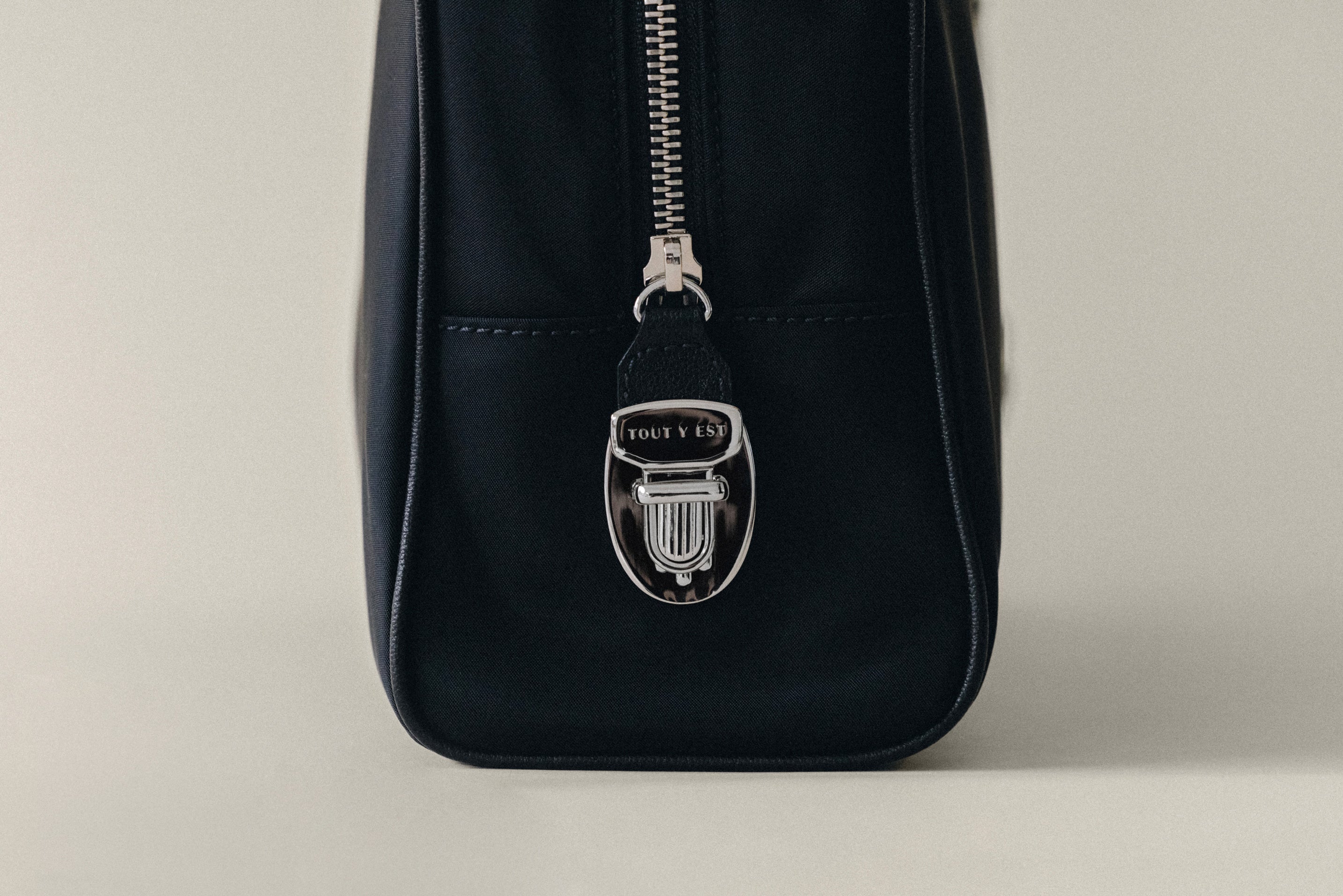 SAC LOQUET NYLON BLACK – TOUT Y EST JP