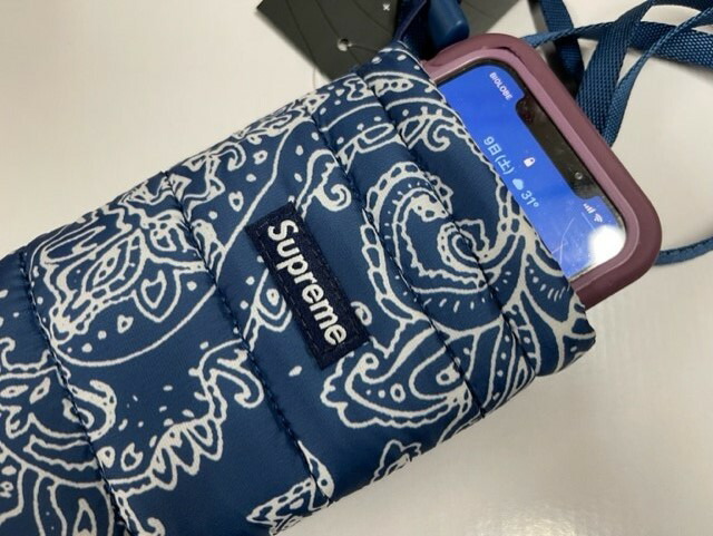 楽天市場】2022AW/Supreme Puffer Neck Pouch/ネックポーチ ポーチ