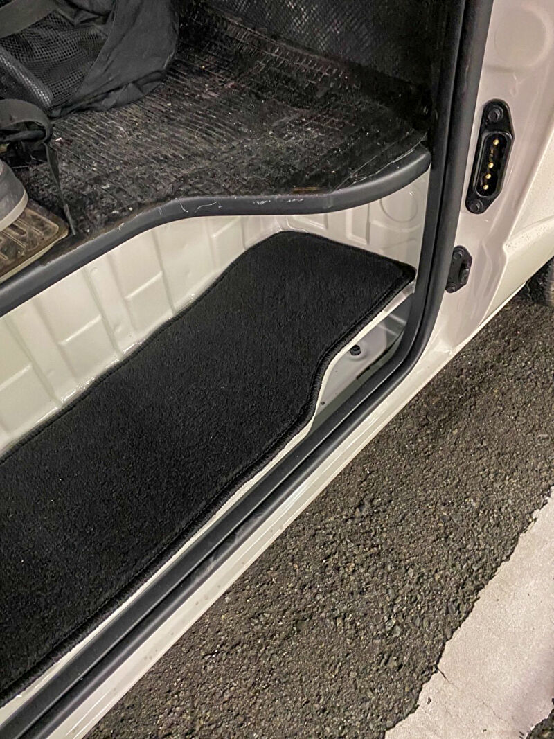 楽天市場】ハイエース 200系 グレード DX ステップマット 2枚 黒