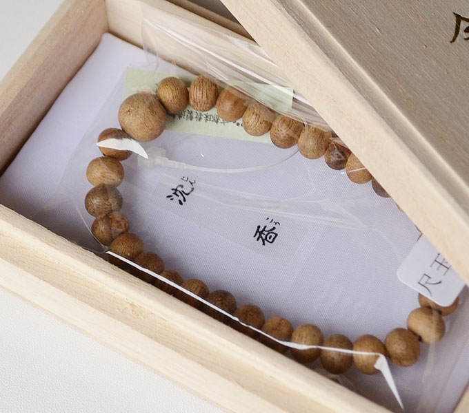 楽天市場】【腕輪念珠】香木ブレス「沈香尺二玉腕輪念珠」 7mm 26玉 共