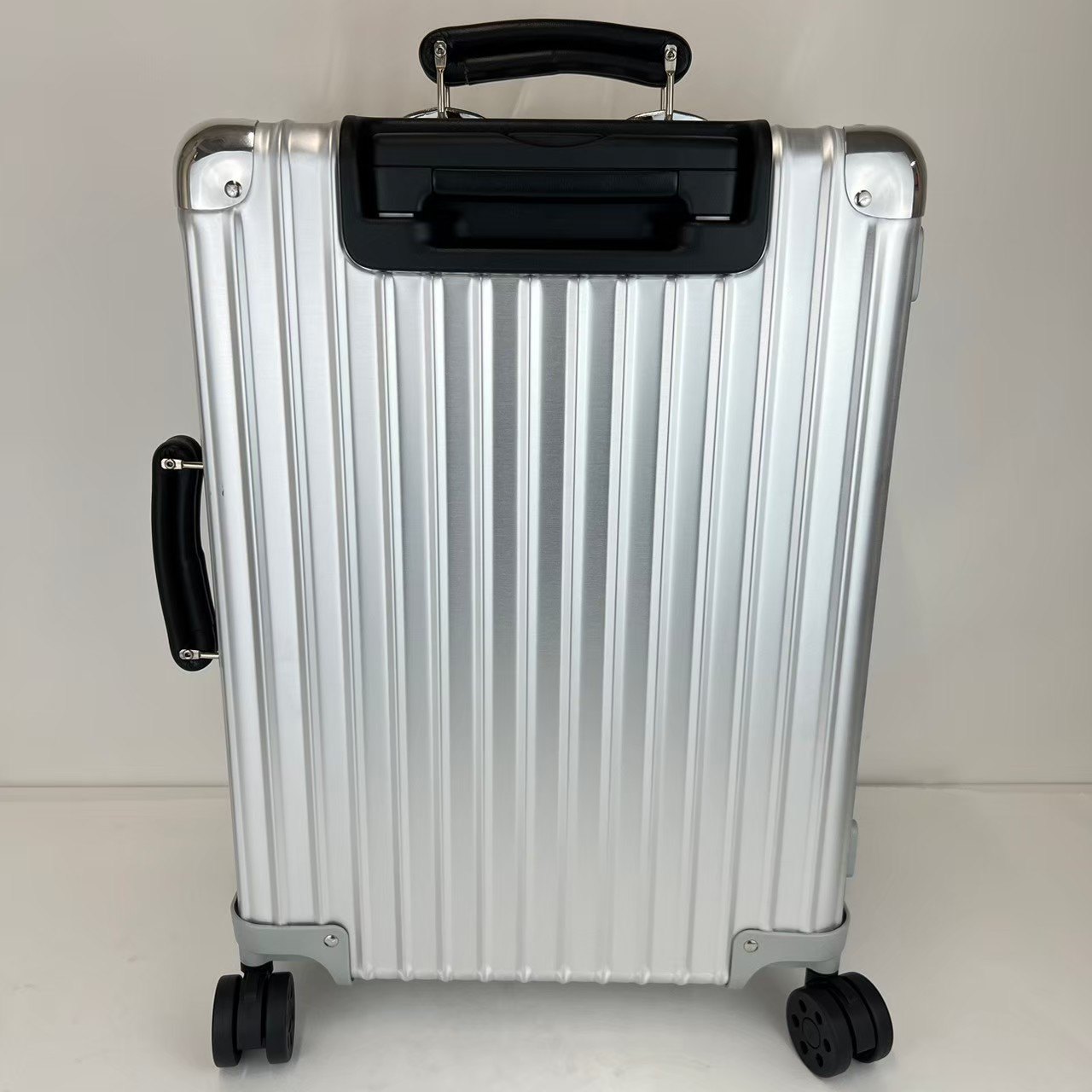 楽天市場】新品未使用 RIMOWA リモワ Classic Cabin 36L クラシック
