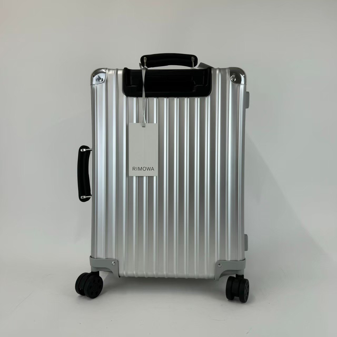 楽天市場】新品未使用 RIMOWA リモワ Classic Cabin S Silver 33L