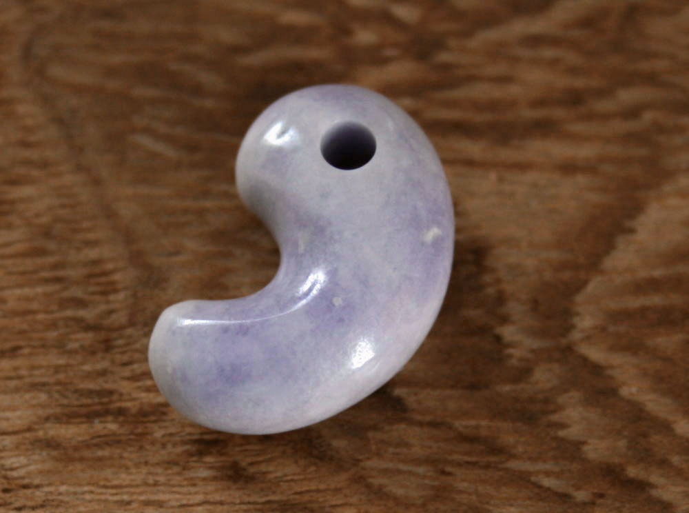 楽天市場】糸魚川翡翠勾玉 M02033SeaVer 作31mm*20mm*12mm : 糸魚川