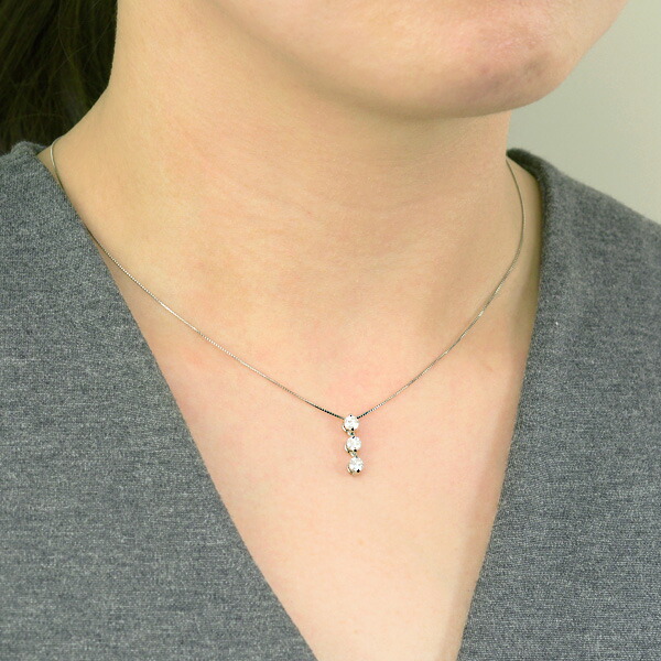 楽天市場】3つの輝く物語を贈る。ダイヤモンド トリロジー ネックレス