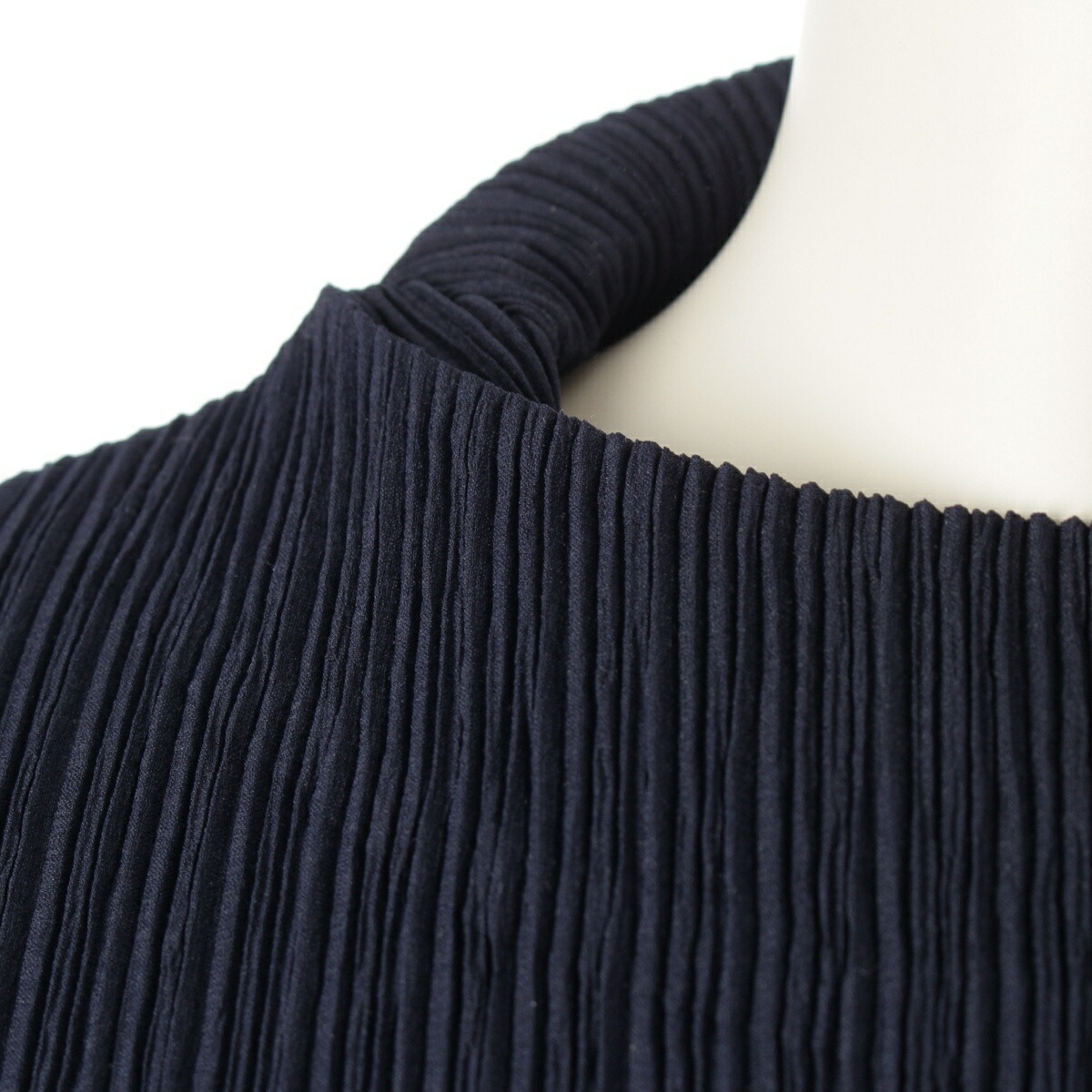 楽天市場】イッセイミヤケ ISSEY MIYAKE ラウンドネック プリーツ