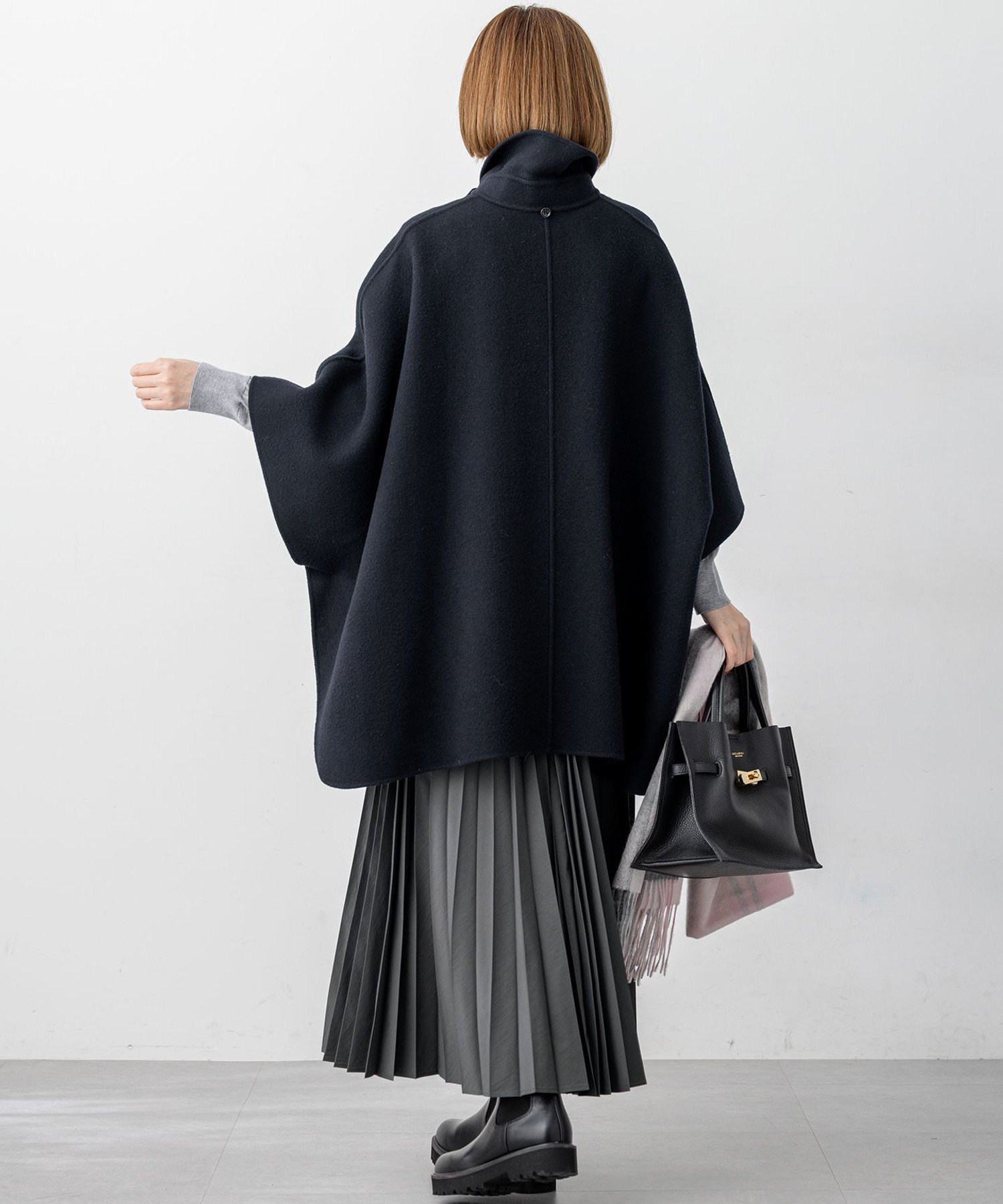 23区｜【見上愛さん着用/Oggi12月号掲載】ウールライトリバー ポンチョ