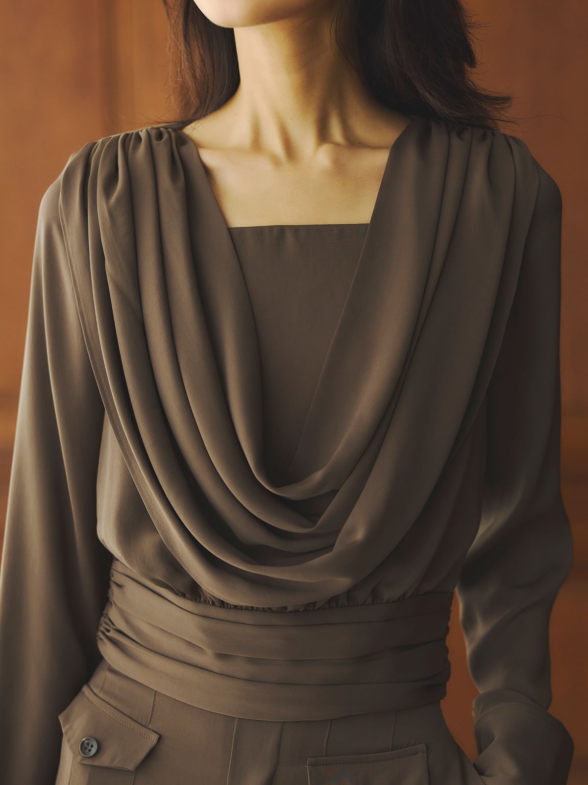 anuans｜パウダーサテンドレープトップス | Rakuten Fashion(楽天