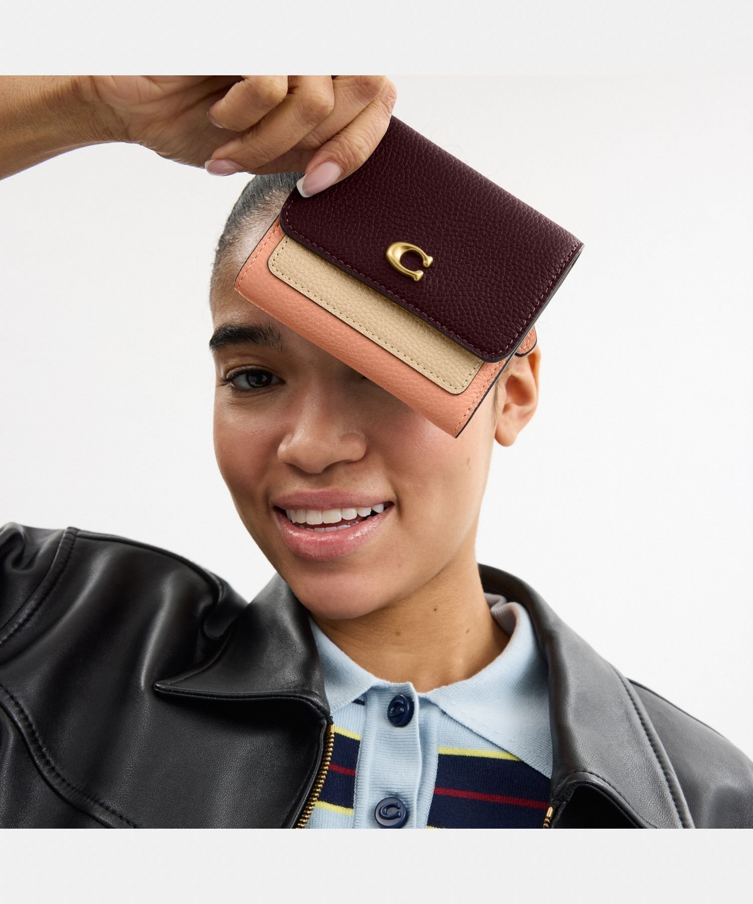 COACH｜【公式】ミラ スモール フラップ ウォレット・カラーブロック