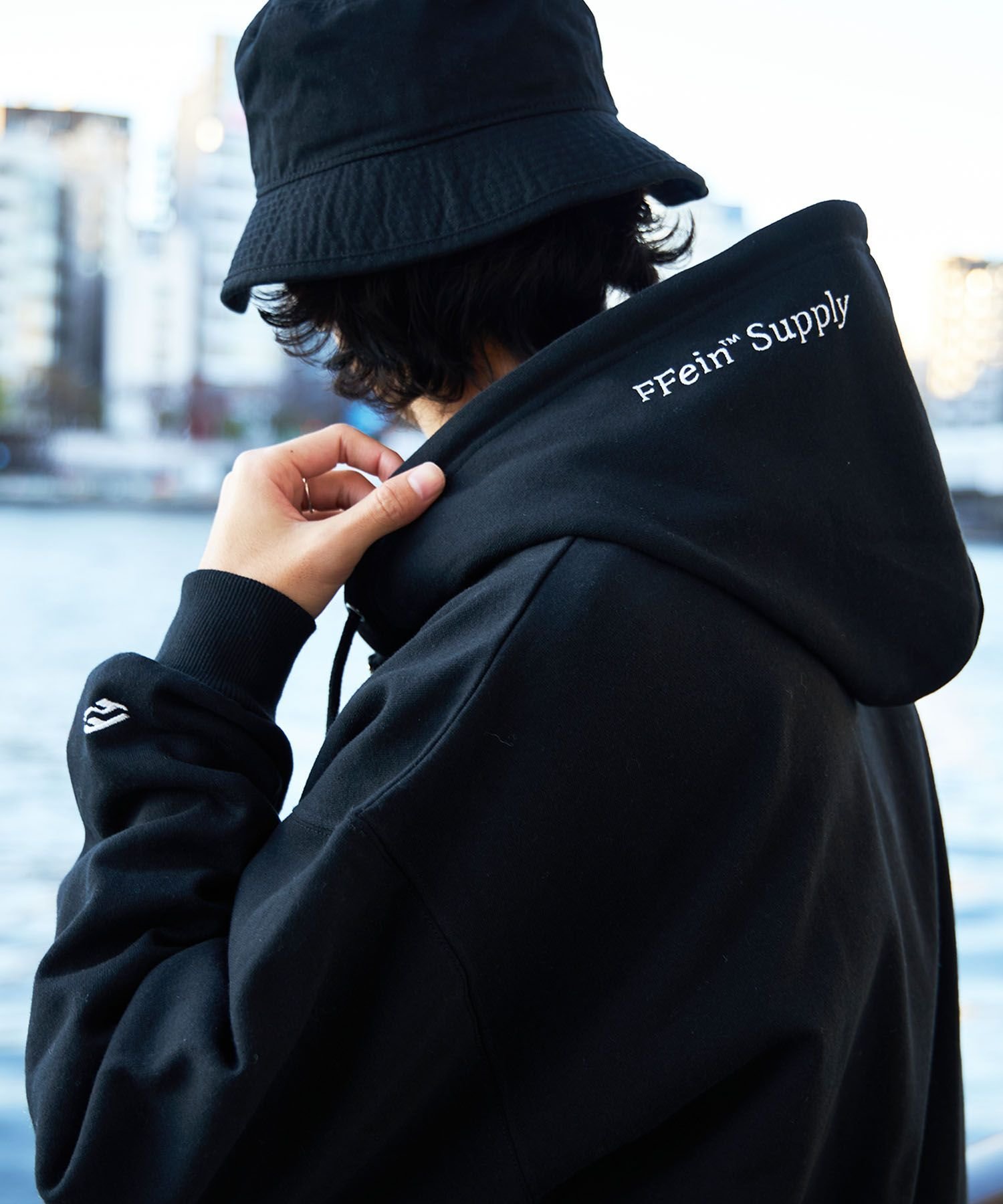 NAVAL｜【FFEIN】ヘビーウエイトフード刺繍ロゴ立体フードジップ