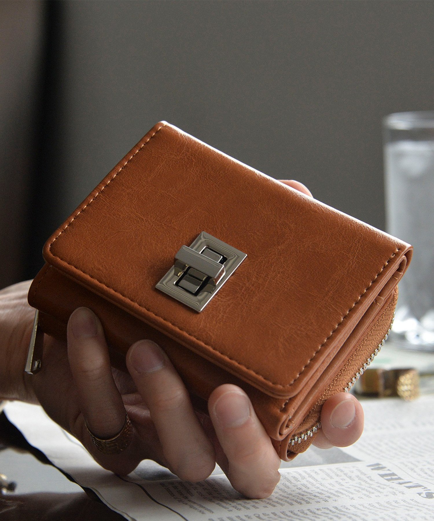 DEVICE｜フェイクレザー ウォレット 回転金具 3つ折り財布 メンズ