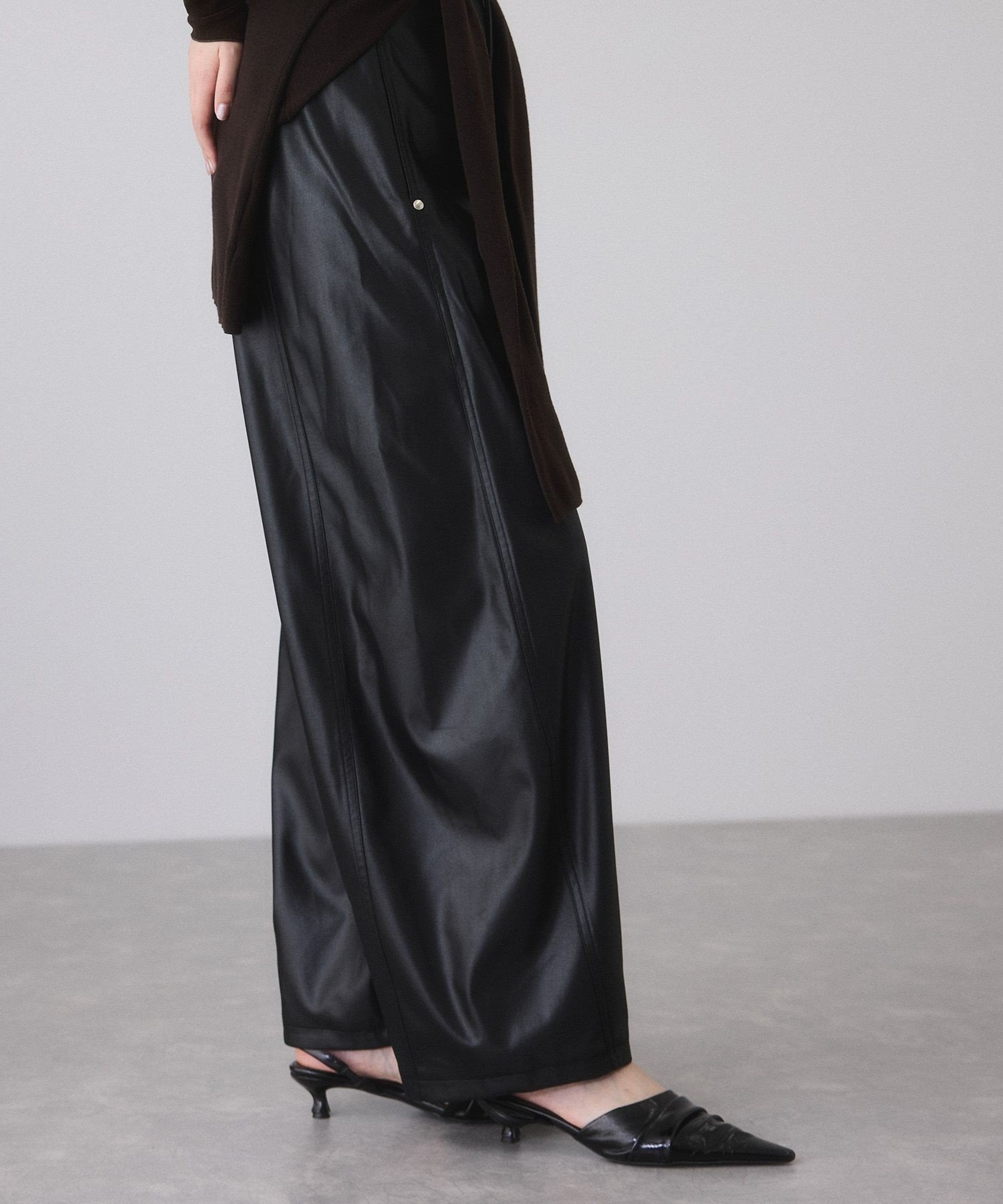 ADAM ET ROPE'｜グロスボンディングコクーンパンツ | Rakuten Fashion