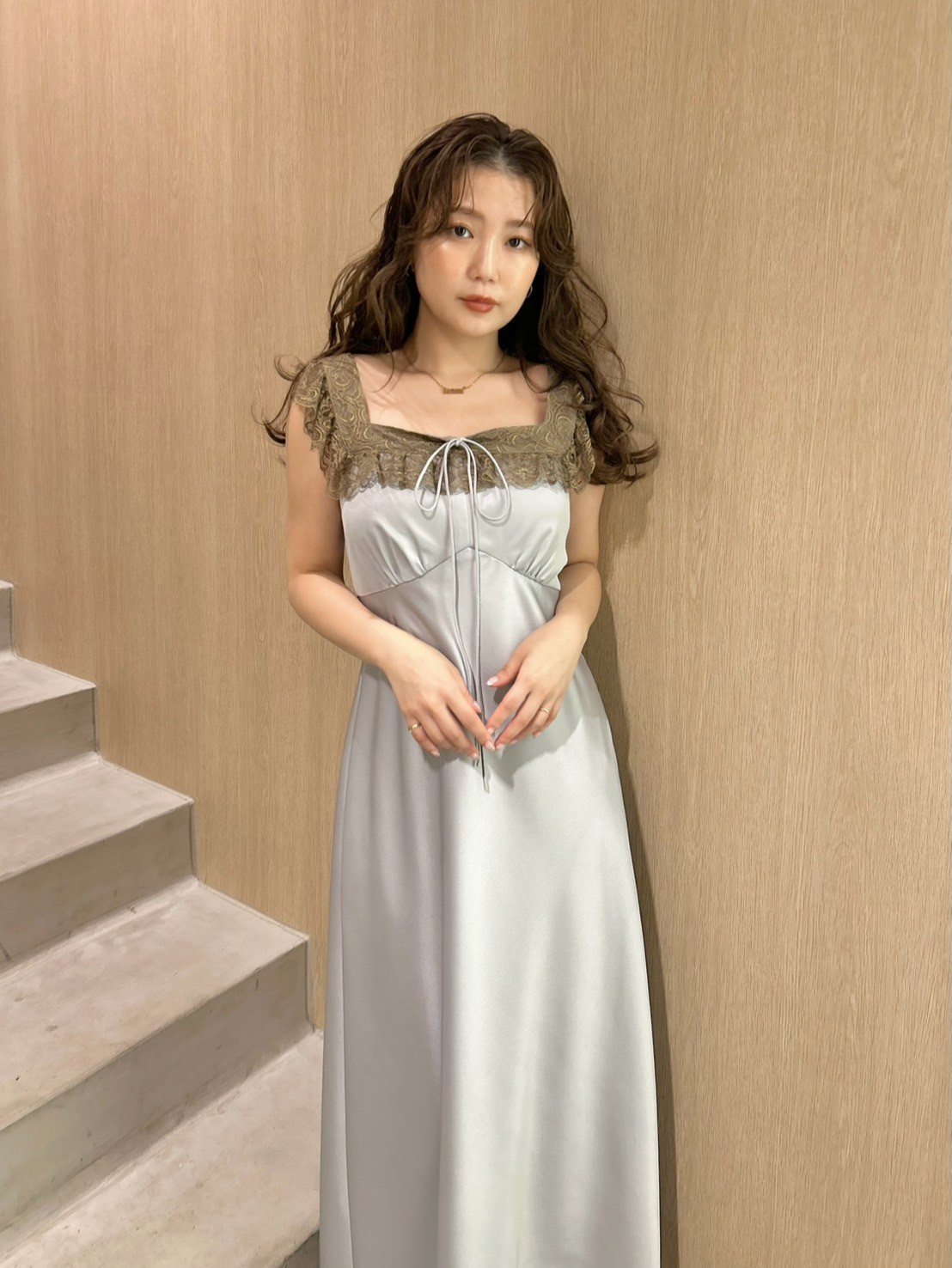 LILY BROWN｜ヴィンテージレーストリムサテンロングドレス | Rakuten