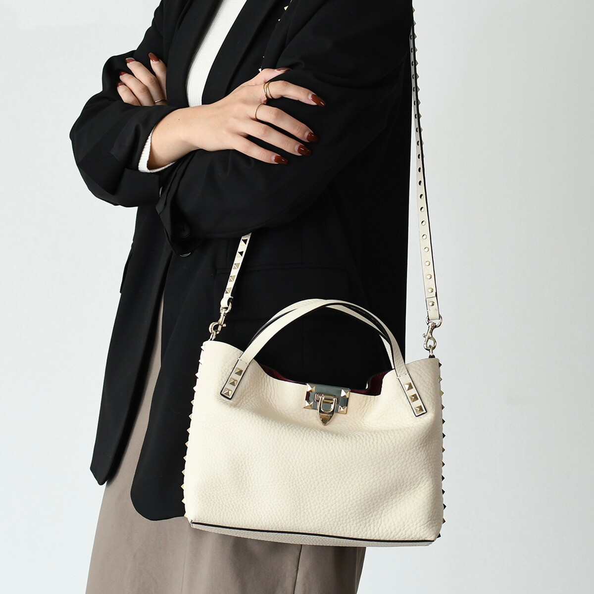 楽天市場】VALENTINO ヴァレンティノ バッグ ロックスタッズカーフ