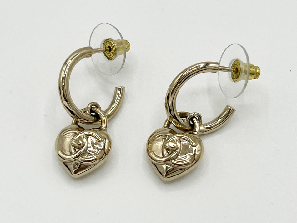 楽天市場】CHANEL シャネル フープ CC ハート ピアス シャンパン