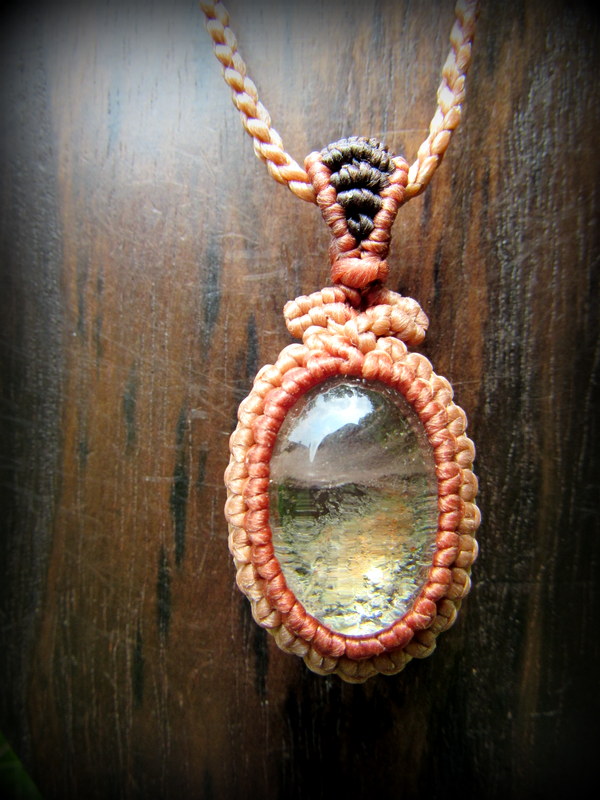 ブラジル産ガーデンクォーツのシンプルマクラメ編みネックレス/石包み