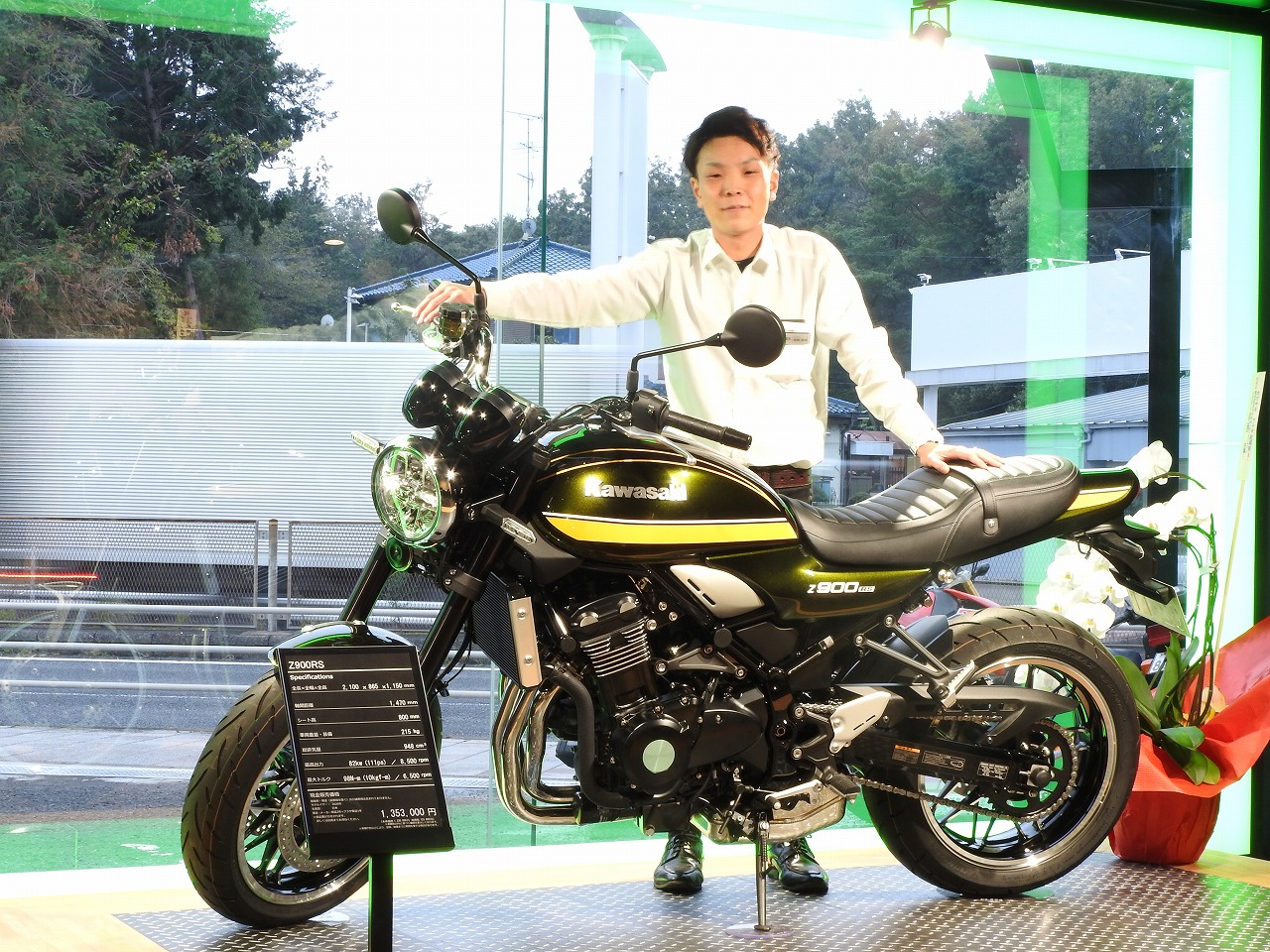 10月24日 Z900RS（キャンディトーングリーン通称タイガーカラー）再