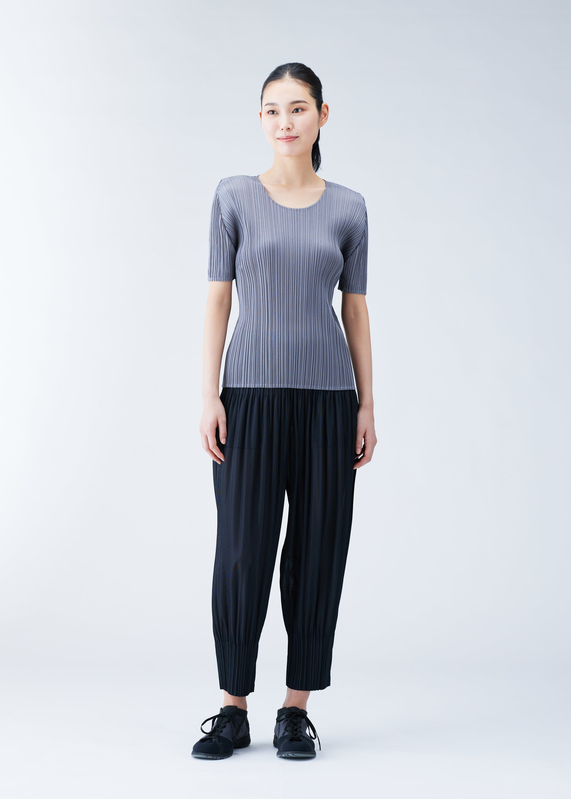 FLUFFY BASICS Trousers Black – The official ISSEY MIYAKE ONLINE