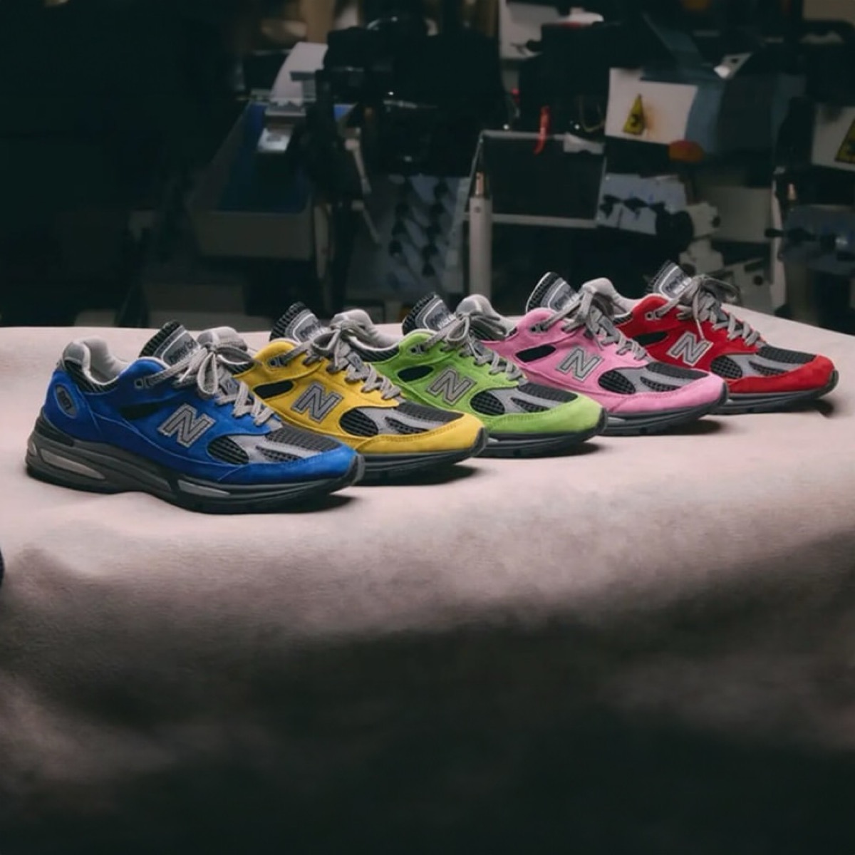 atmos japan限定カラー New Balance 『991v2 “Black Pink”』が国内8月