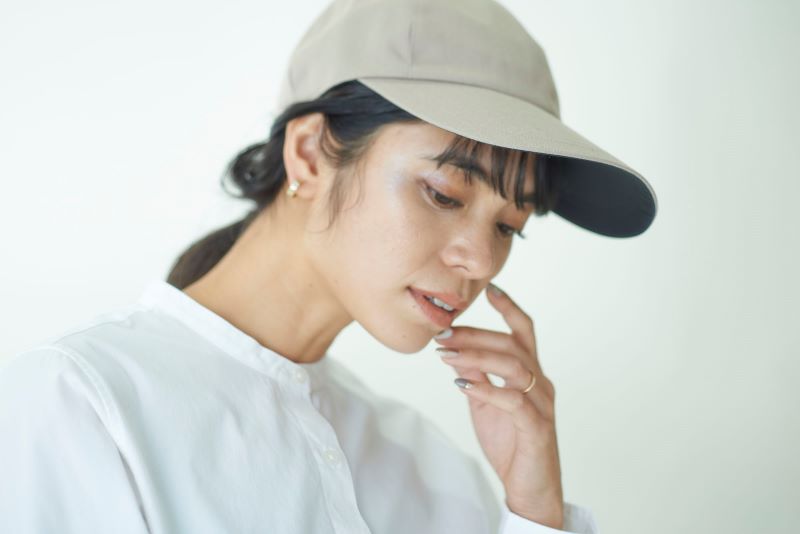 シンプルで機能的なキャップ（男女兼用） - コラム｜完全遮光日傘