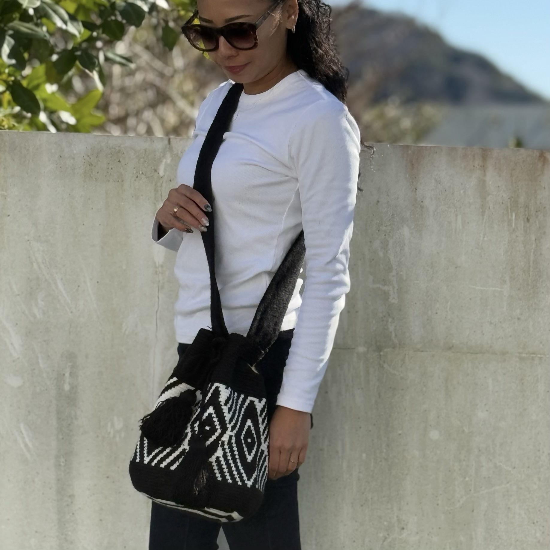 Wayuu Bag（ワユーバッグ ）Mサイズ 黒×白 | メキシコ直輸入メルカド