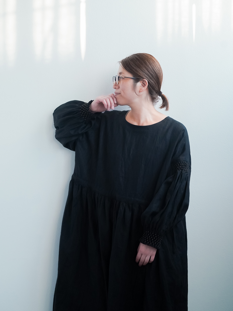 スモッキング ワンピース Ronci】時間をまとう、静かな贅沢