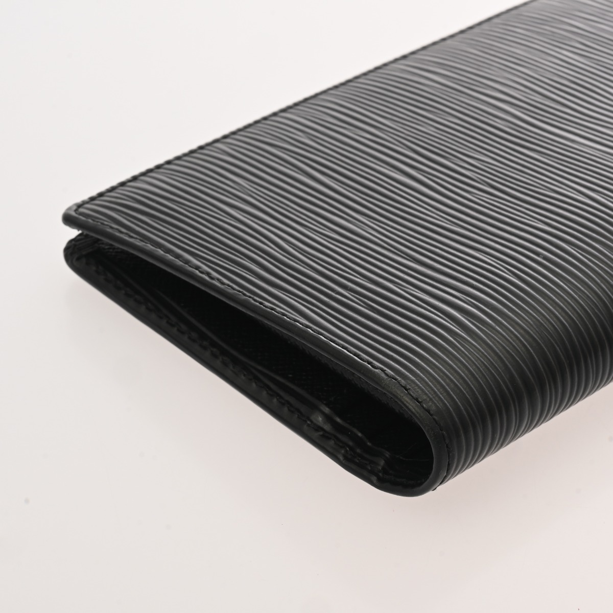 ルイ ヴィトン エピ ポルトフォイユ ブラザ ノワール M60622 レザー