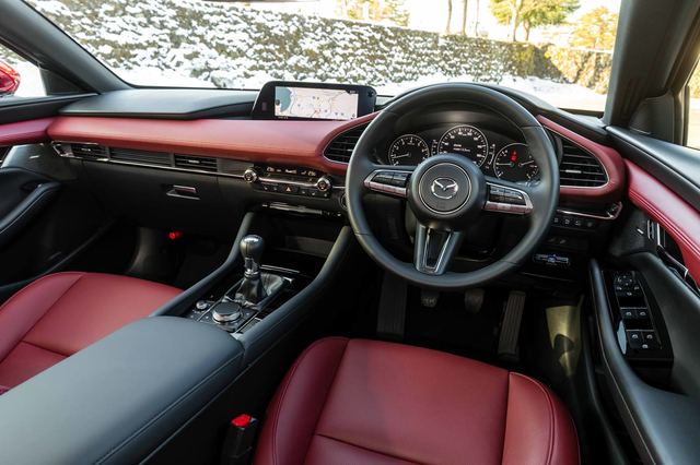 マツダ3ファストバックXバーガンディーセレクション（4WD/6MT）【試乗