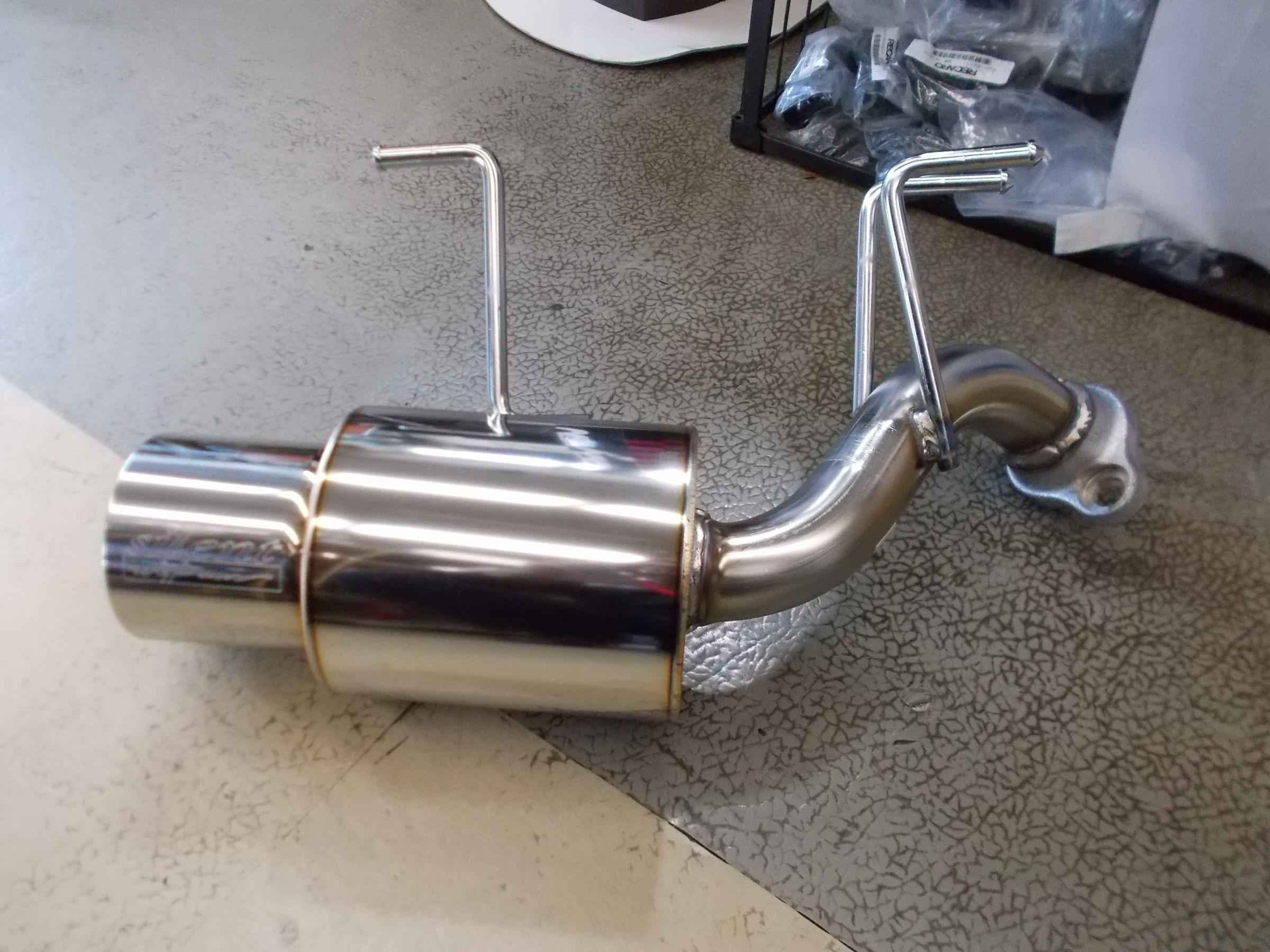 ライフ HKS製スポーツマフラー「サイレントハイパワーマフラー」装着