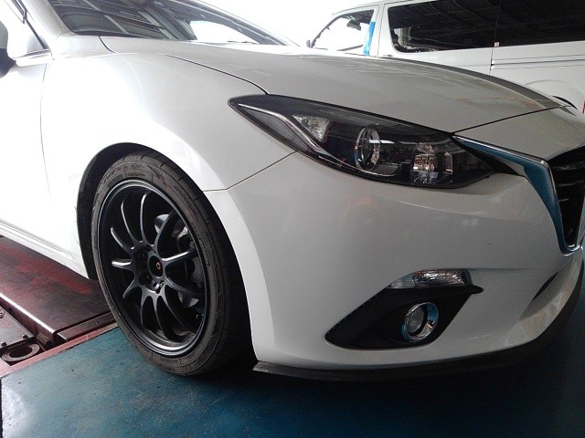 BM5FSアクセラ × TEIN（テイン）車高調 | マツダ アクセラ 足まわり