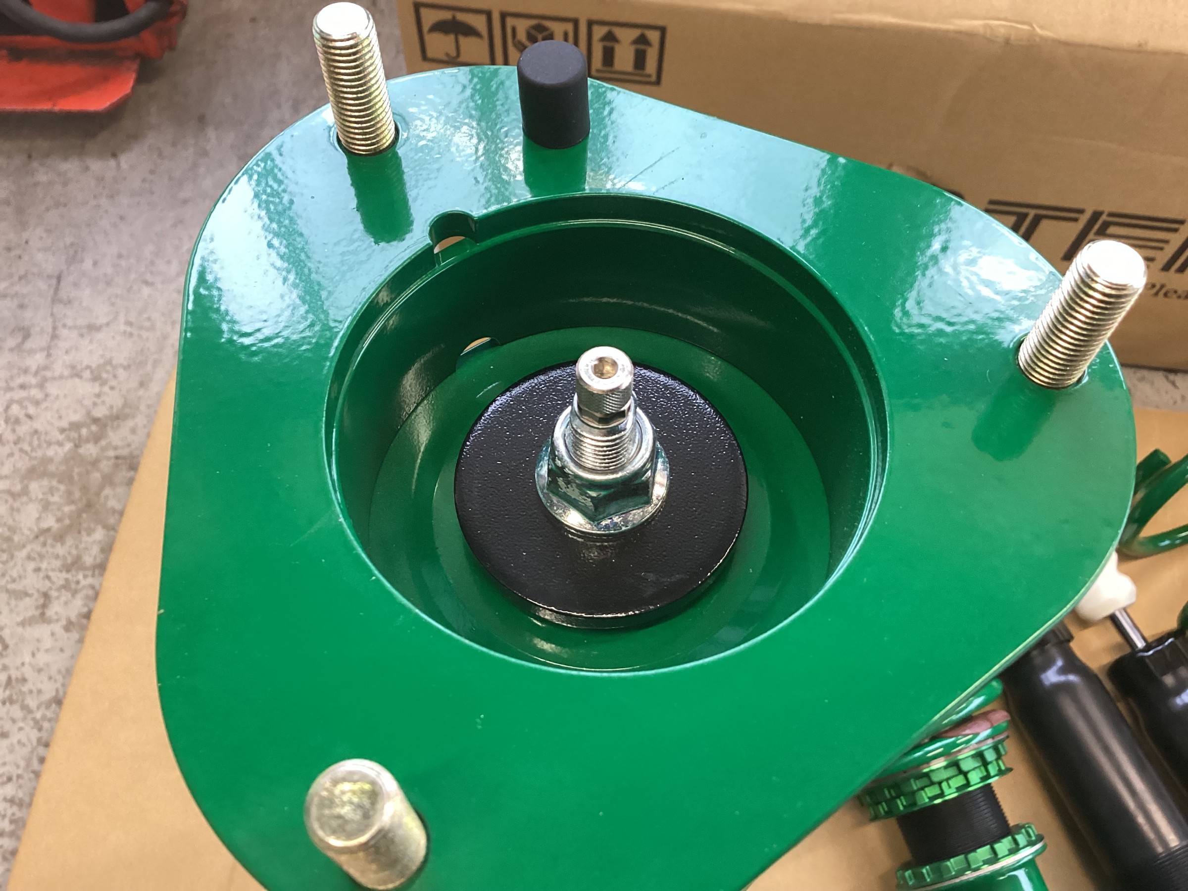 プリウス ZVW30 TEIN車高調取り付けます！ | トヨタ プリウス 足まわり