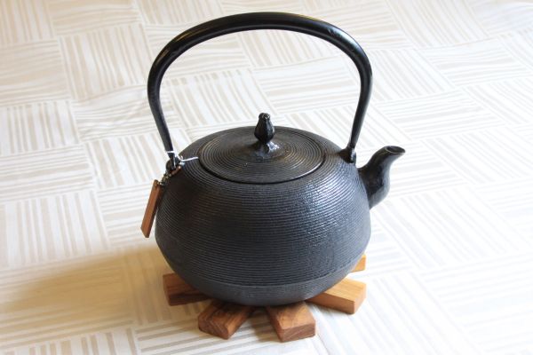 鉄瓶】長寿堂 佐藤勝芳作 丸南部糸目1.4L（H) 鉄瓶・瓶敷 COOK & DINE