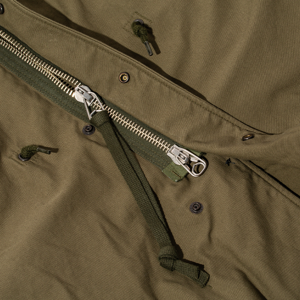 Fish Tail Coat-Stand Collar